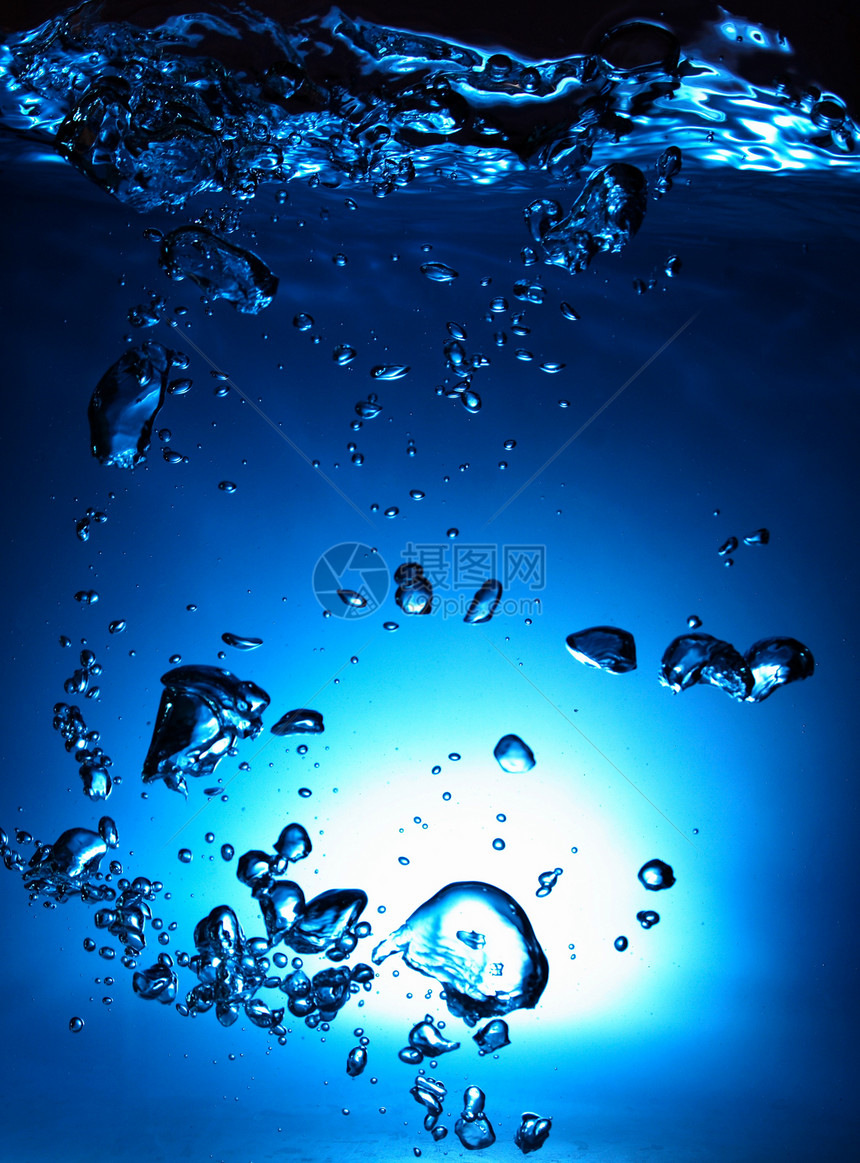 带泡沫的淡水药品蓝色卫生摄影玻璃气泡宏观液体口渴墙纸图片