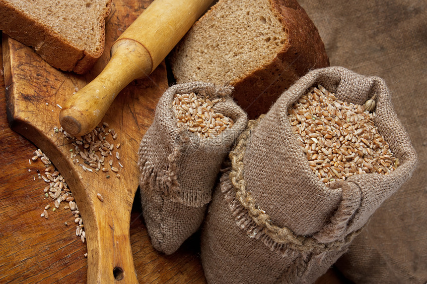 面包店里的麦子收获收成勺子乡村燕麦植物食物大麦面粉玉米图片