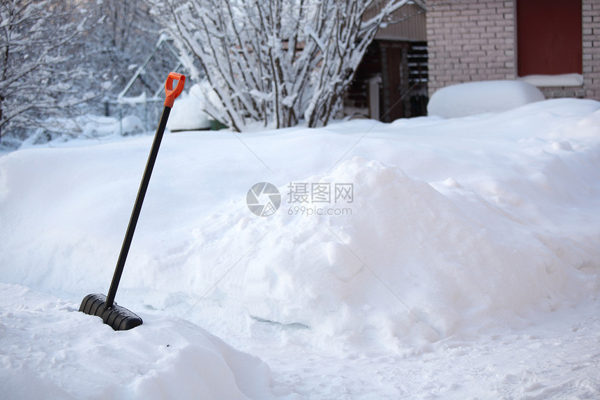 铲雪季节金属白色水平薄片花园天气降雪工具图片