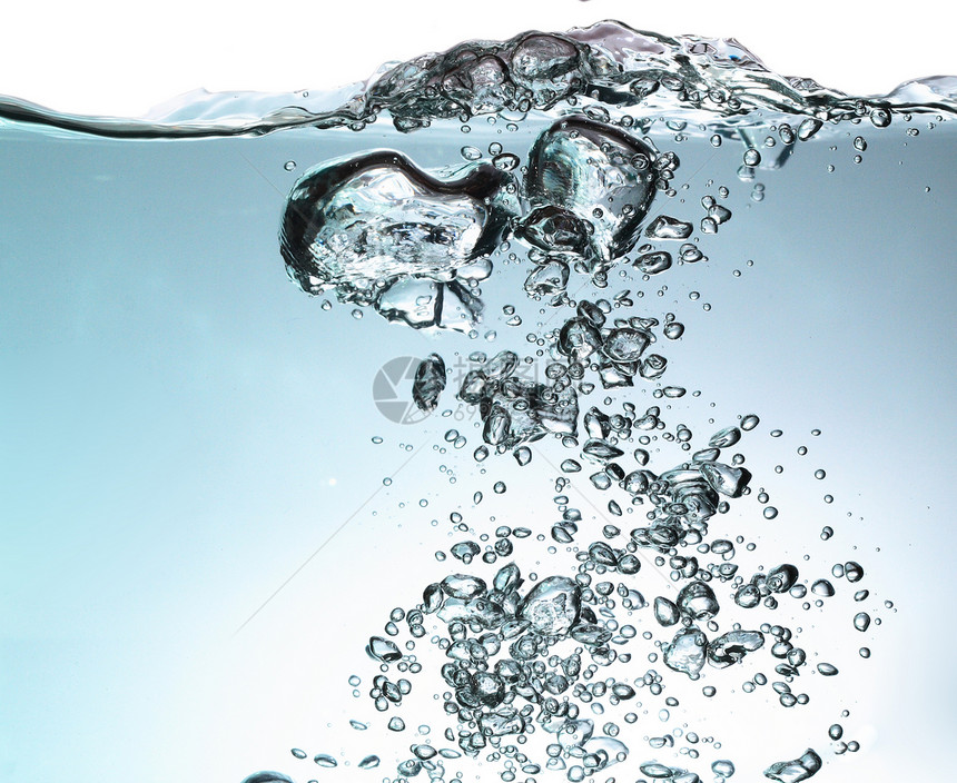 带泡沫的淡水温泉宏观药品气泡摄影波纹浴缸卫生口渴速度图片