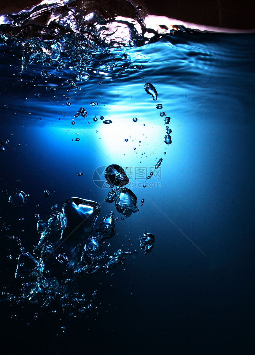 带泡沫的淡水玻璃洁净水滴药品卫生液体气泡波纹速度浴缸图片