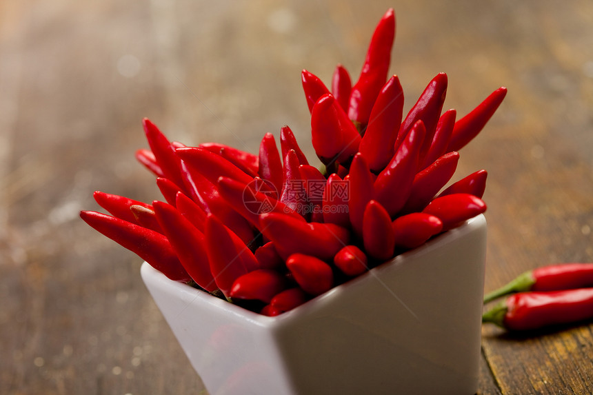 红辣椒胡椒烹饪芳香食物蔬菜收成香气桌子香料红色图片