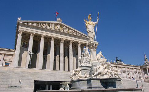 雅典娜喷泉维也纳奥地利议会大厦维也纳旅游建筑游客城市蓝色旅行大理石地标山墙天空背景