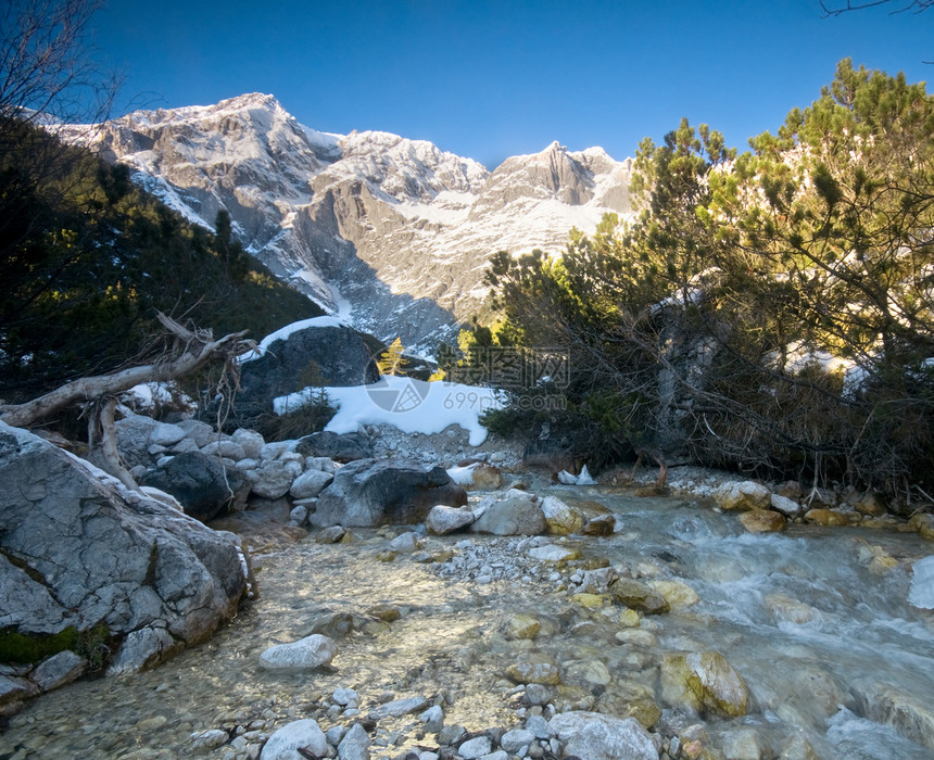 山溪风景图片