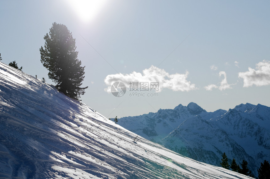 冬季雪山场景山脉旅游季节顶峰晴天天气蓝色旅行滑雪图片