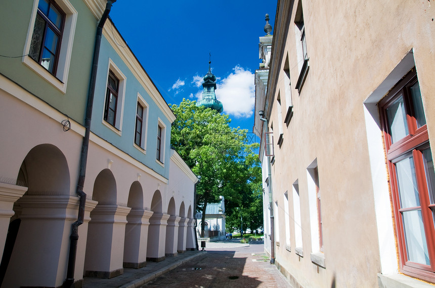 历史建筑 波兰 Zamosc假期正方形地区历史性地标城市红色蓝色幸福旅游图片