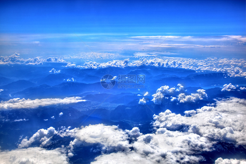 天空高空 白云飘浮阳光气氛气候气象蓝色空气晴天太阳天气臭氧图片