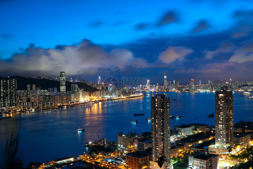 香港之夜 阿西亚的现代城市反射景观天际建筑旅行地标商业游客日落工作图片