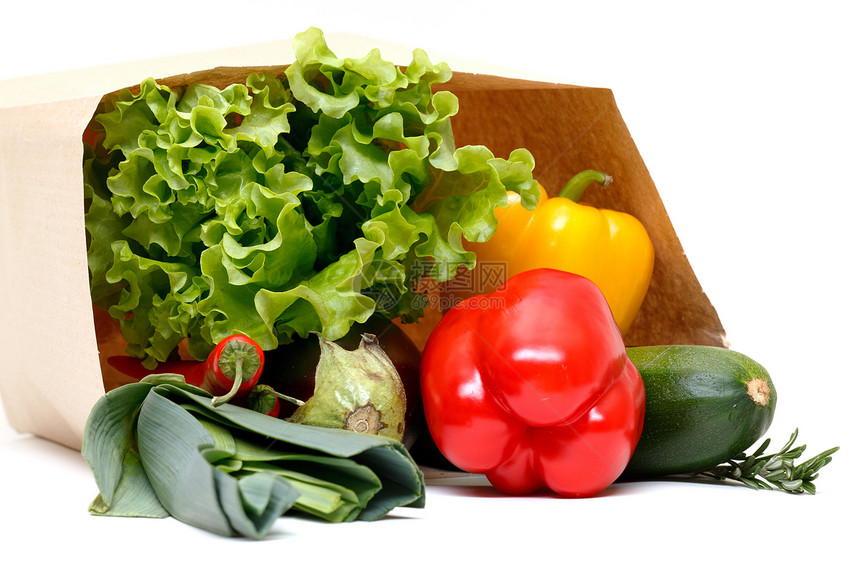 装满蔬菜的杂货袋白色杂货店芹菜红色叶子沙拉胡椒棕色绿色迷迭香图片