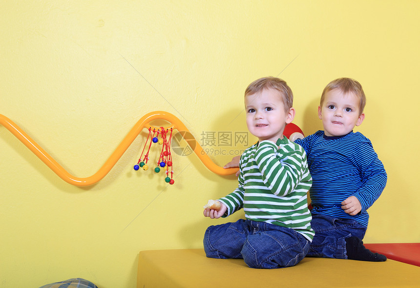 幼儿园儿童玩耍房间水平孩子们青年子女玩物婴儿孩子护理玩具图片