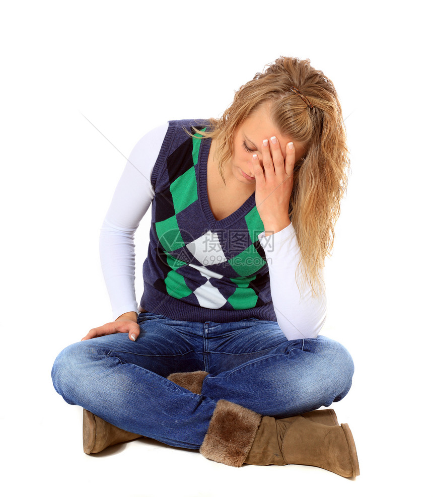 沮丧的年轻女青年女士地面白色压力女孩头痛坐姿挫折偏头痛女性图片