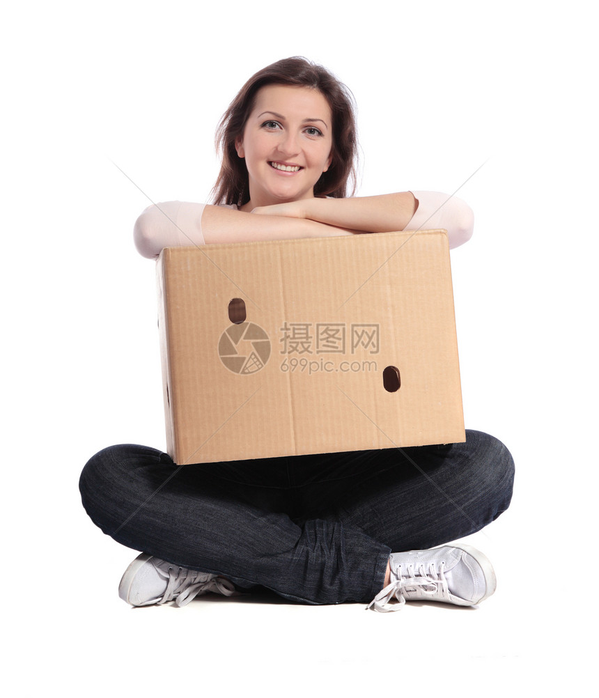 删除白色坐姿女性盒子青年成人微笑长发搬家箱运动图片