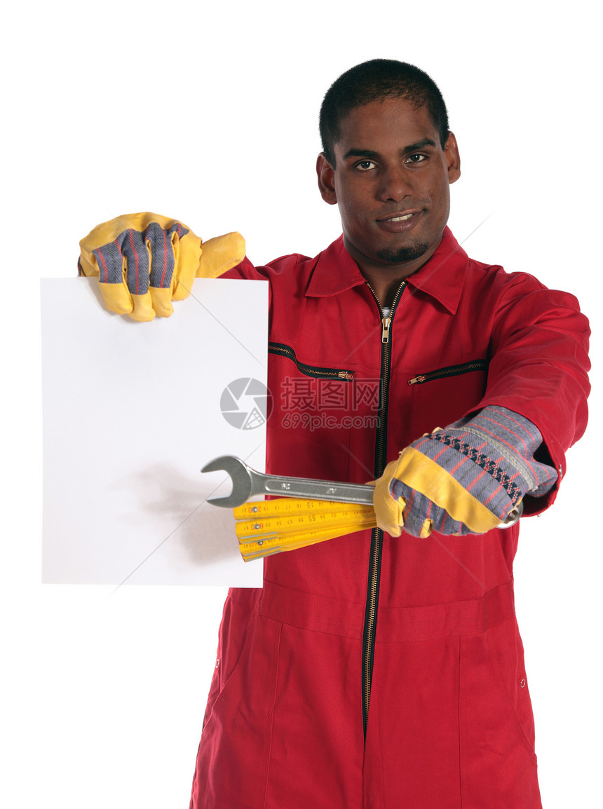 工人用空白合同指着空合同技术员成人动力青年机械男人黑色白色工匠图片