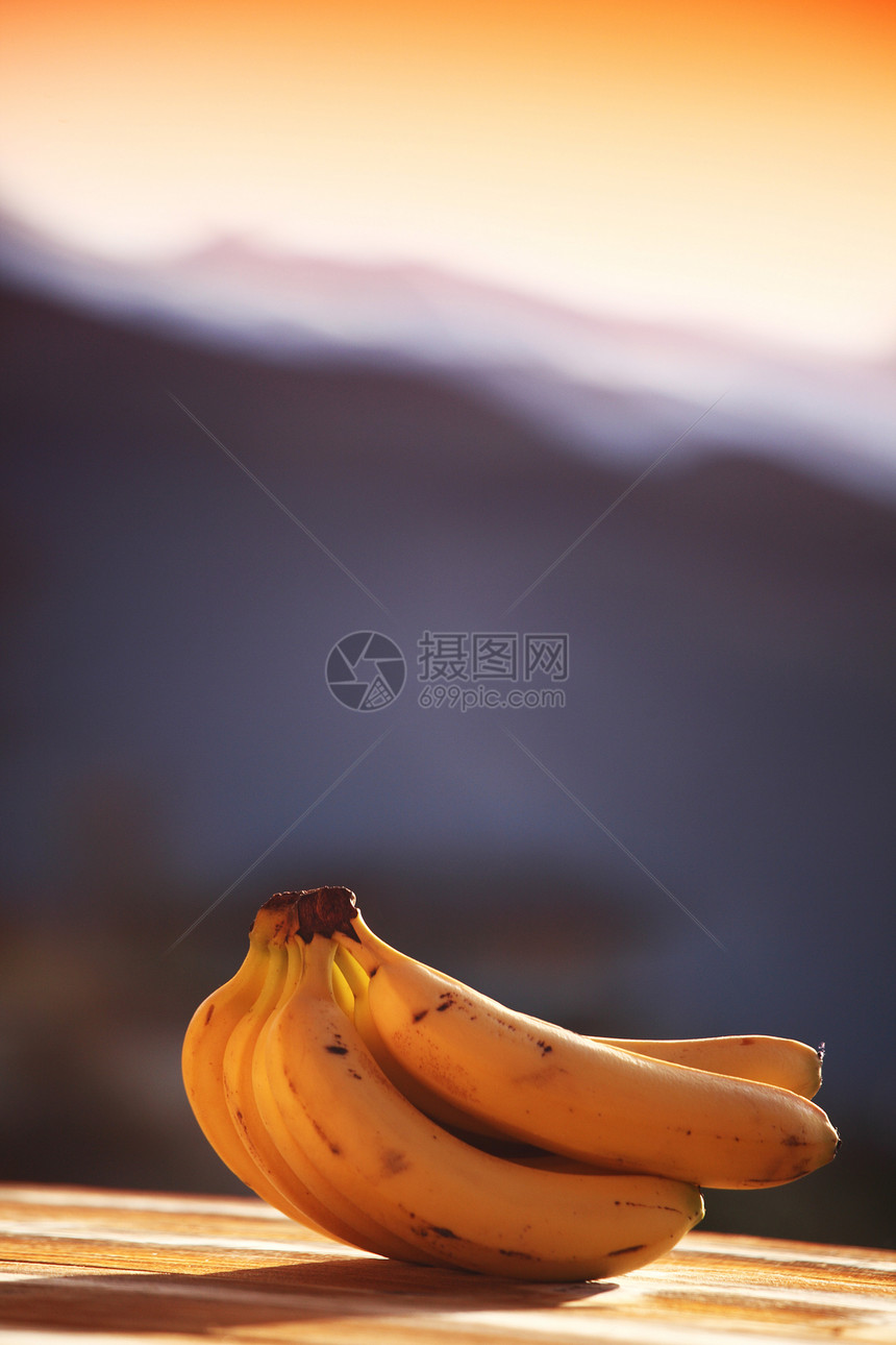 新鲜香蕉明信片假期市场生产爬坡墙纸风景日出游客阳光图片