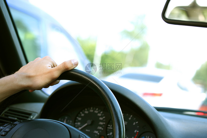 驱动司机车轮内饰汽油车速速度公路拇指运输假期安全图片