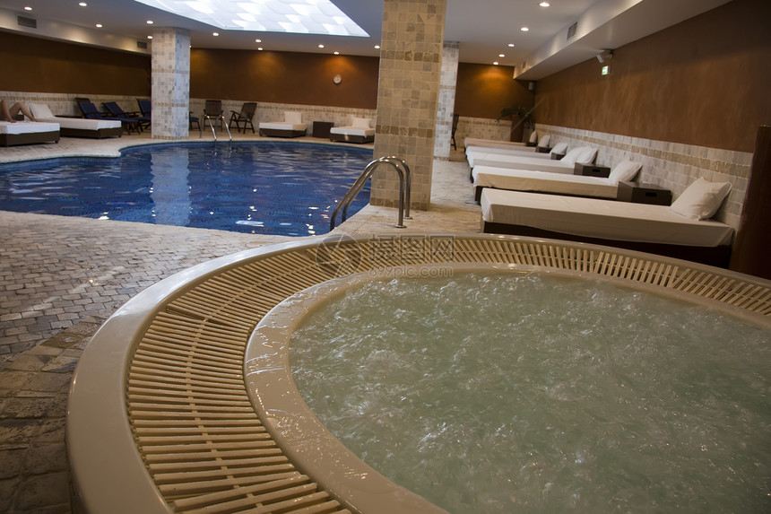 游泳池温泉天花板游泳水池风格酒店福利蓝色大厦财富窗户图片