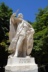 D Sancho 4雕像在马德里的退役公园背景图片