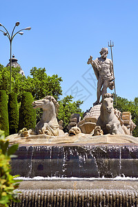 普契拉纳广场雕塑高清图片