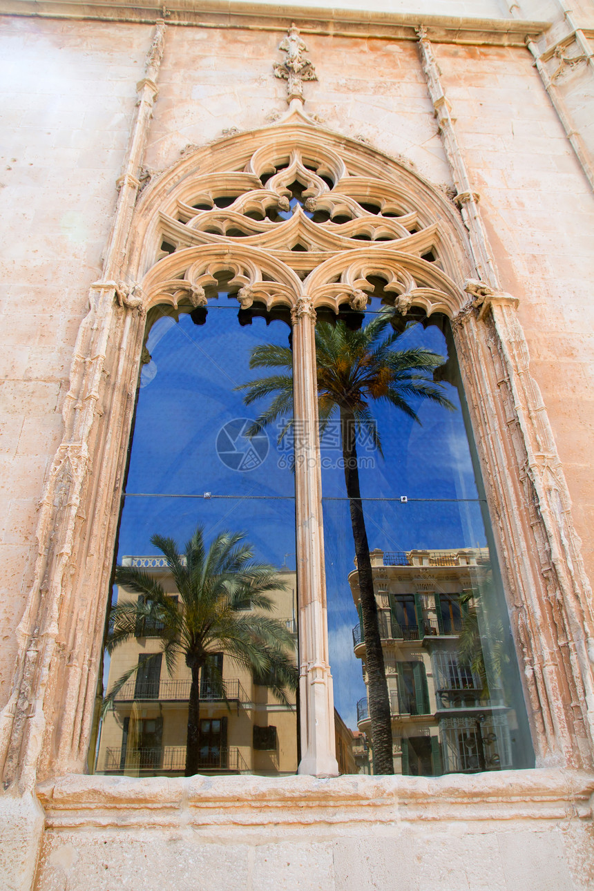 来自Majorca的纪念碑街道假期玻璃石工反射建筑学蓝色市场棕榈地标图片