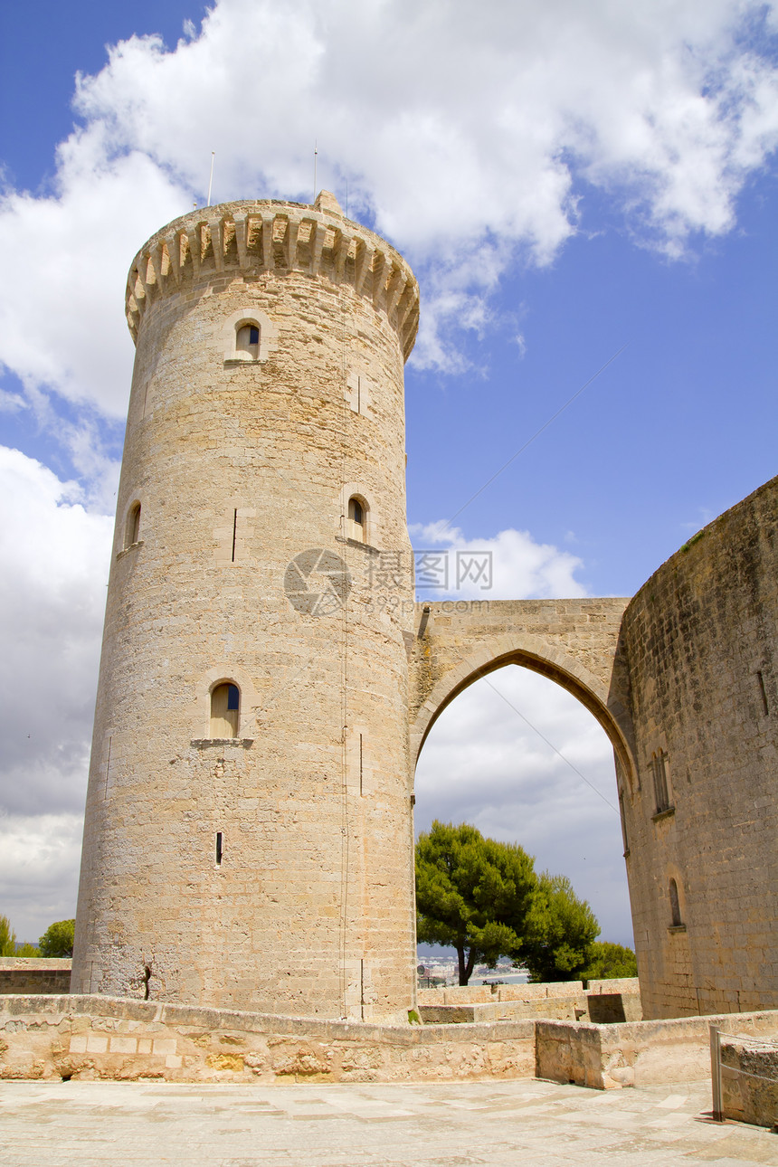 马洛卡Palma市Majorca的城堡古董石头蓝色拱廊建筑学地标庭院历史堡垒纪念碑图片