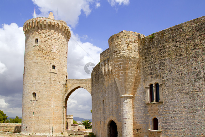 马洛卡Palma市Majorca的城堡古董庭院石头拱廊假期地标纪念碑建筑学画廊蓝色图片