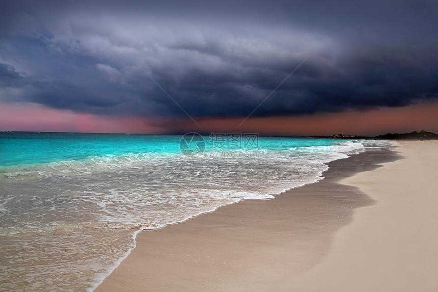 加勒比海开始时的热带暴风雨从加勒比海开始飓风情调海景雷雨气象天气戏剧性泡沫波浪灾难图片