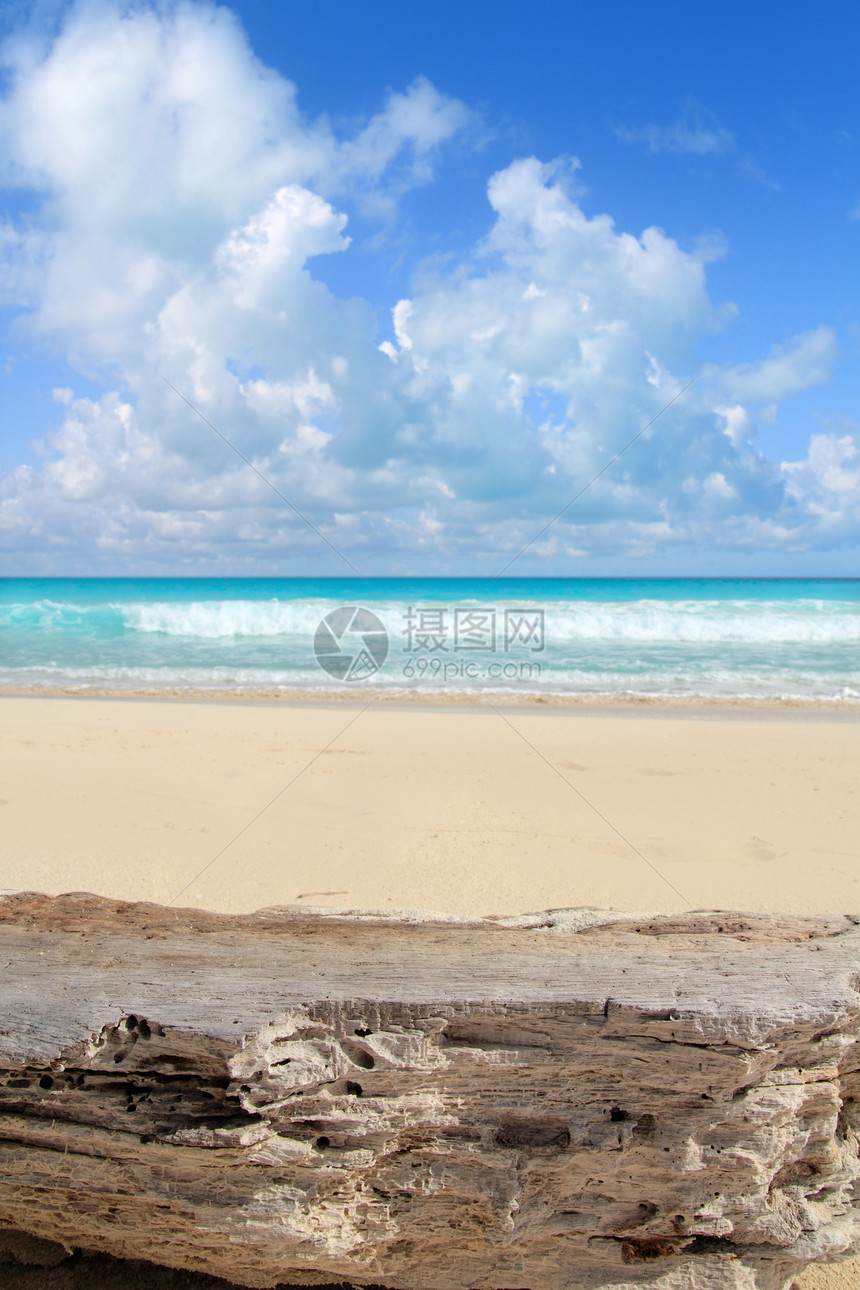 风湿石灰石的加勒比热带海滩晴天海洋地标地平线海景天空假期泡沫海浪天堂图片