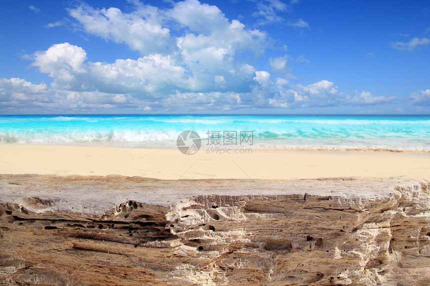 风湿石灰石的加勒比热带海滩地标海浪晴天海洋蓝色太阳阳光旅行支撑石头图片