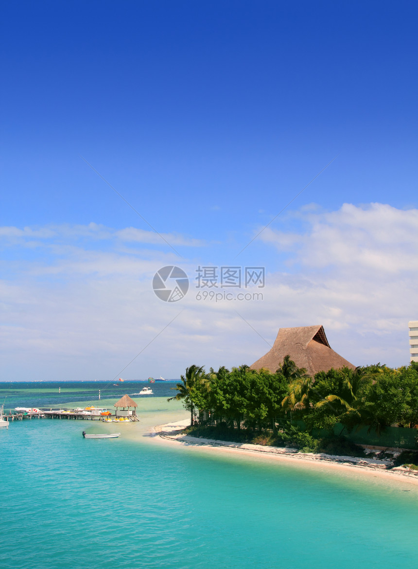 坎昆墨西哥湖和加勒比海海景海岸树木旅行海滩支撑蓝色假期地标晴天图片