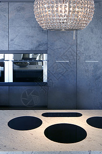 石板石头厨房为大理形大理石白凳火炉玻璃台面柜台房子蓝色滚刀内阁建筑学住房背景图片