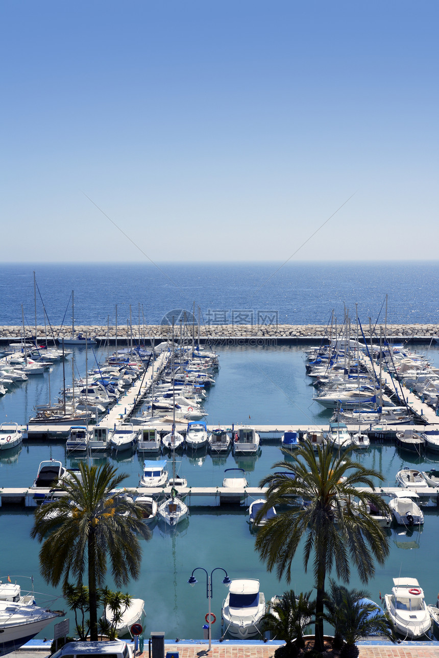西班牙阿利坎特的海景海岸蓝色帆船游艇房屋运动建筑天空支撑海洋图片