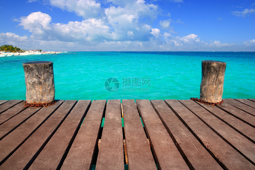 加勒比木材码头 含绿绿石海码头假期木头海岸晴天海洋热带蓝色波纹通体图片