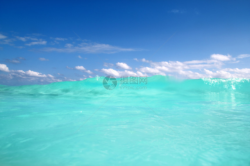 蓝色绿松石波加勒比海水泡沫宏观海洋地平线天空场景地标海浪假期液体水线图片