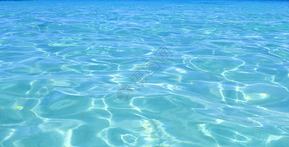 蓝水 绿绿绿石海滩水晶波纹液体蓝色阳光海浪岛屿游泳海滩旅行背景图片