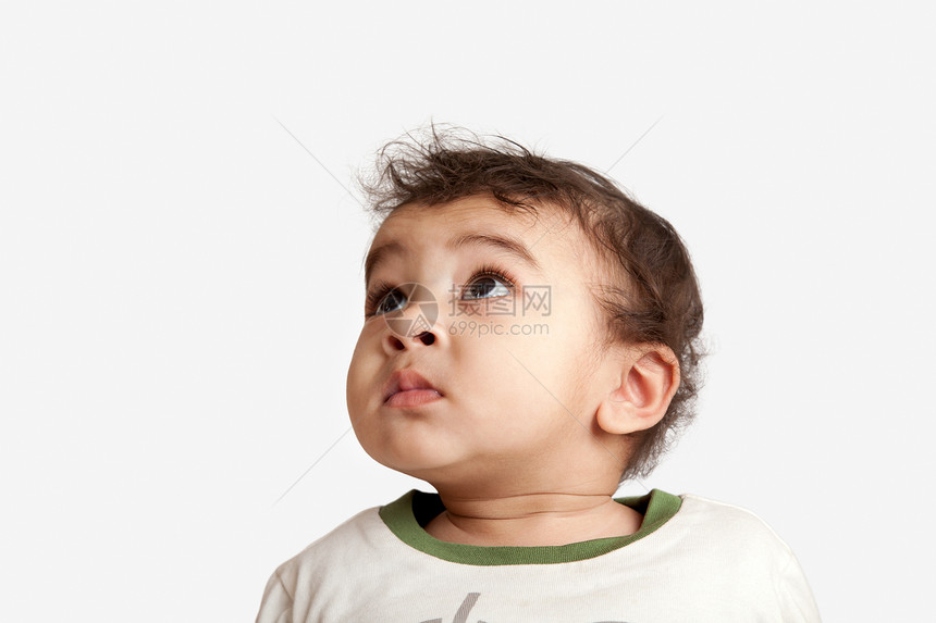印地安婴儿笑童年牙齿情感男生生活微笑眼睛青年衬衫白色图片