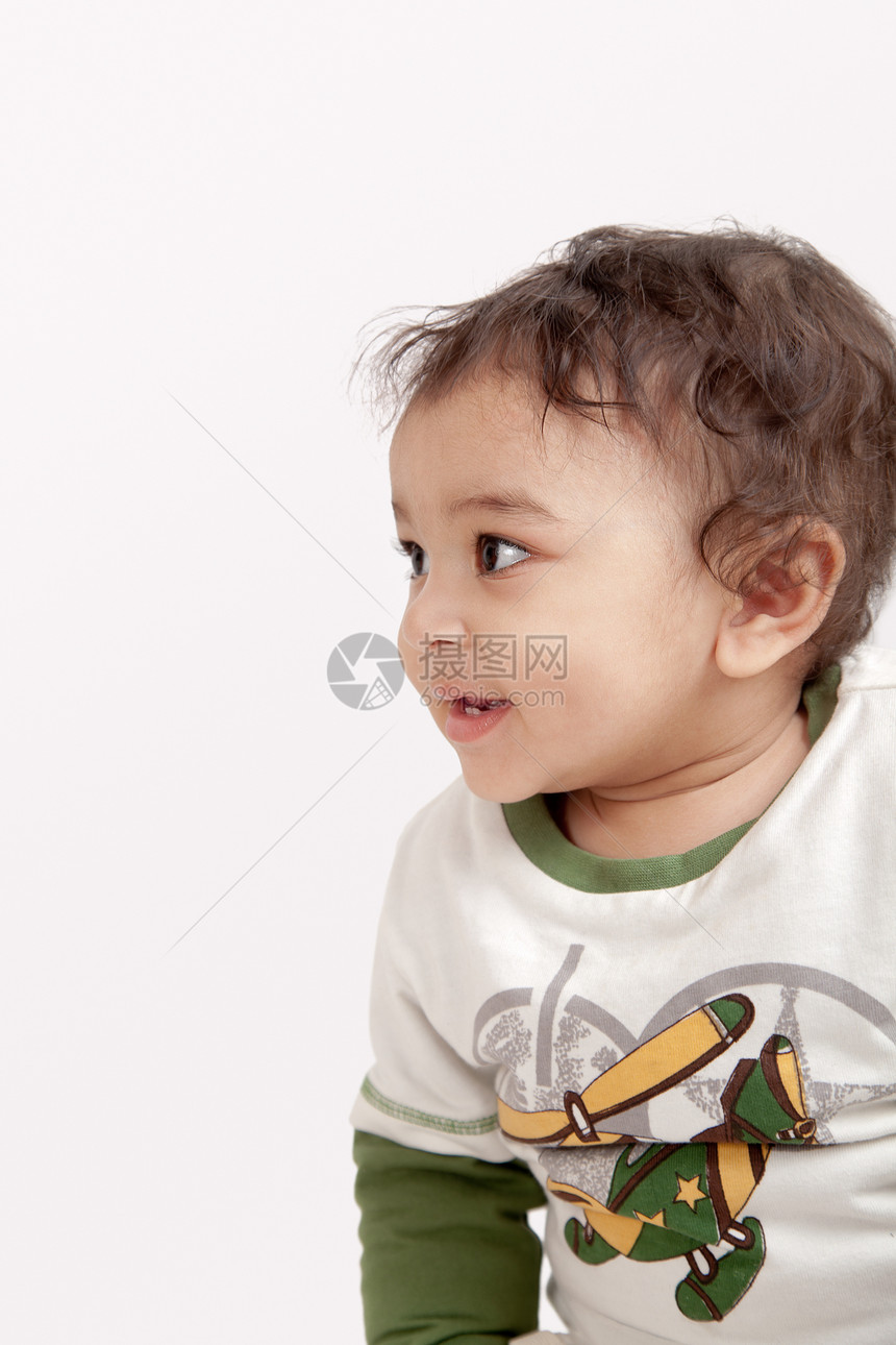 印地安婴儿笑衬衫孩子白色男生青年眼睛情感微笑生活童年图片