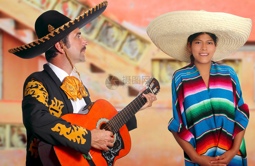 墨西哥马里亚奇加罗男人和墨西哥女孩女士女性乐队拉丁歌手房屋吉他边帽乐器刮刀图片