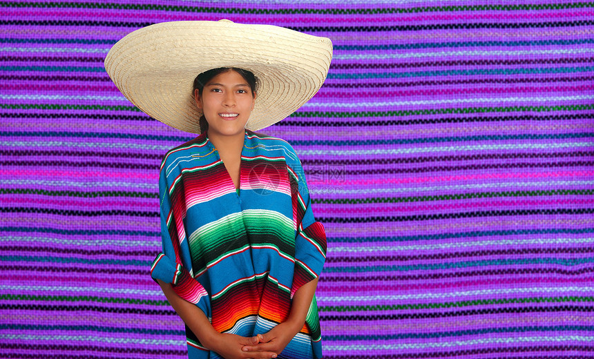 拉丁裔墨西哥人 西班牙黑人黑帽女郎紫色乐趣文化黑发帽子快乐雨披蓝色女士女孩图片