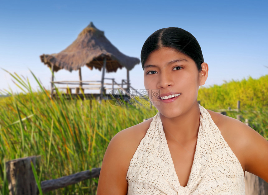 拉丁裔西班牙人马铃薯女性肖像文化天空拉丁湿地蓝色天窗黑发幸福女孩快乐图片