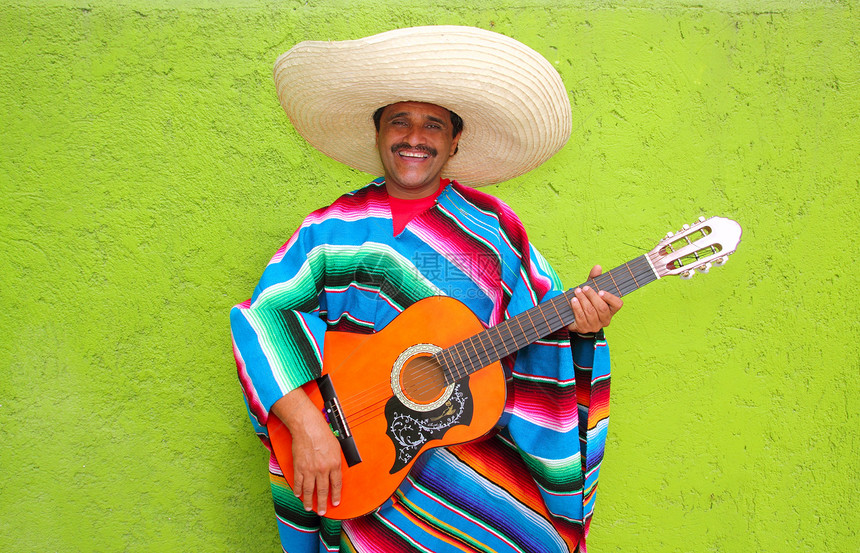 典型的墨西哥人弹吉他奏奏奏曲乐器幸福戏服男人歌手胡子唱歌刮刀主义热带图片