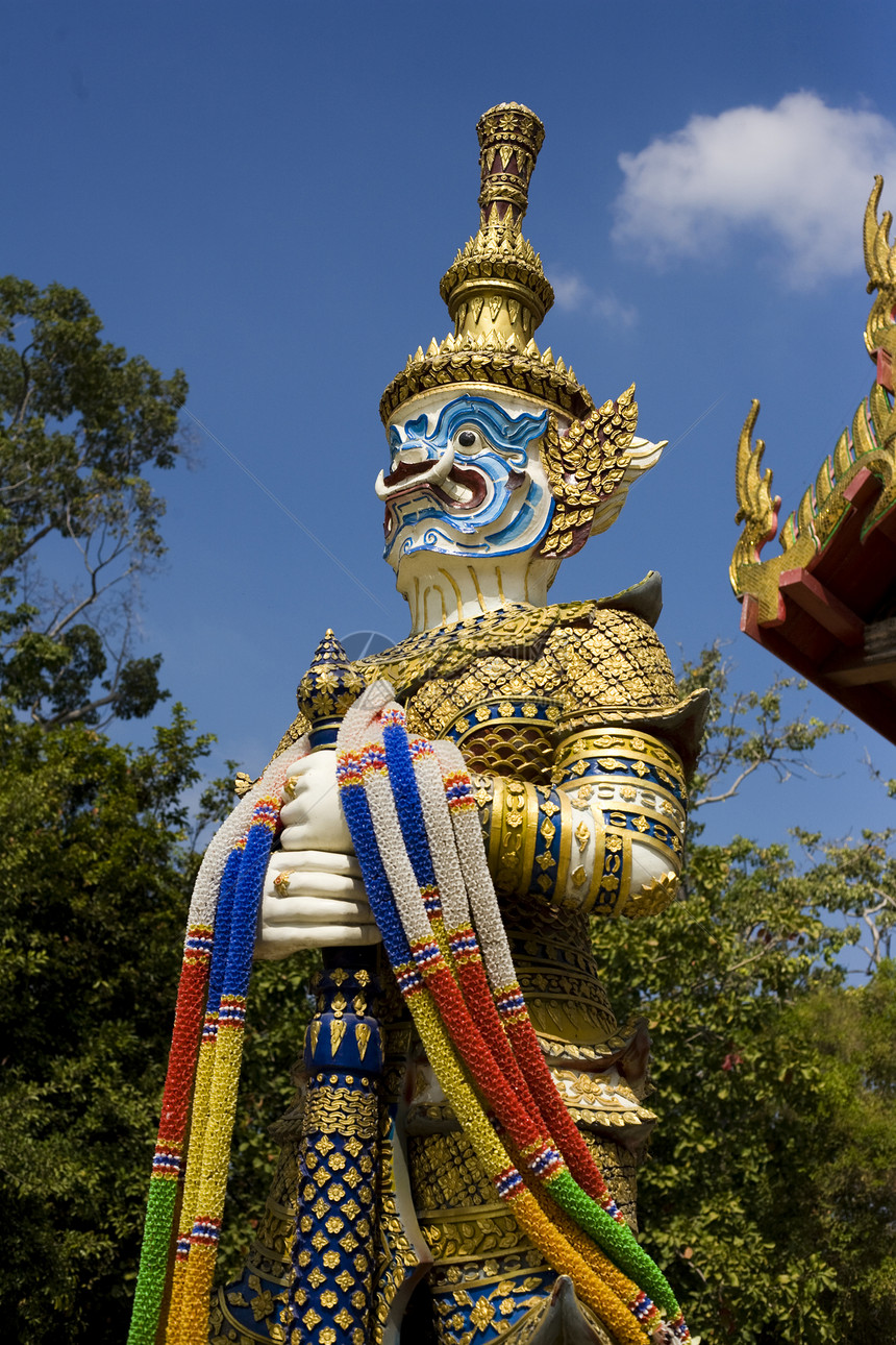 泰国恶魔金子雕塑游客上帝奢华雕像避难所旅游文化精神图片