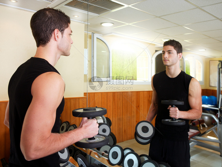 Gym 青年男子假扮成健体造织物身体男性男人运动长椅闲暇训练举重肌肉力量图片