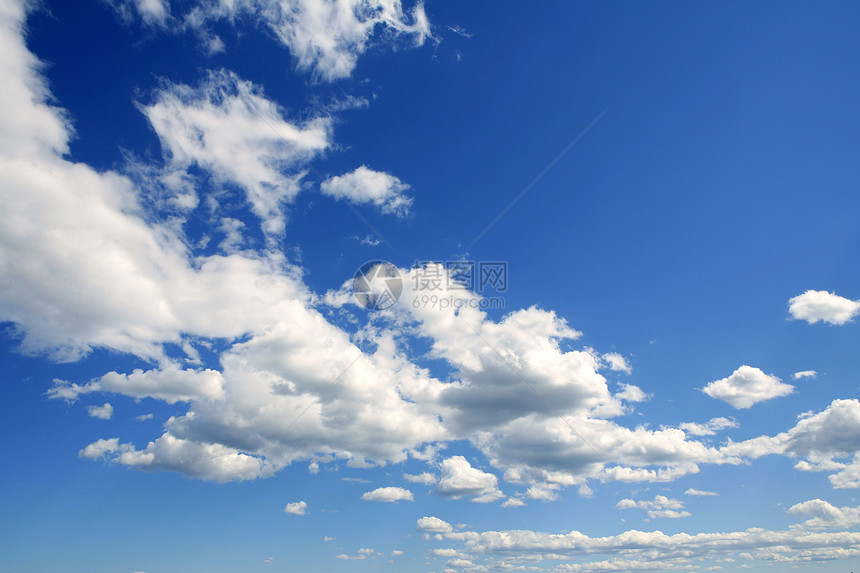 蓝蓝的天空 白天有云季节天蓝色地平线气氛太阳晴天蓝色阳光水分环境图片