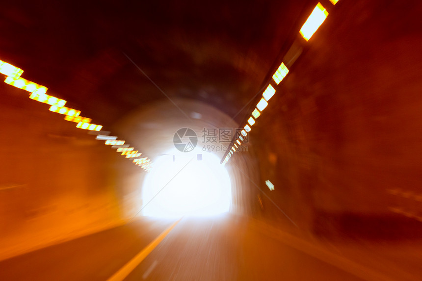 模糊的动作隧道 像驾驶醉酒隐喻踪迹城市曲线运动车辆运输过境街道线条橙子图片