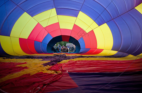 充气热气球乐趣篮子蓝色运动红色热气娱乐飞机活动飞艇背景图片