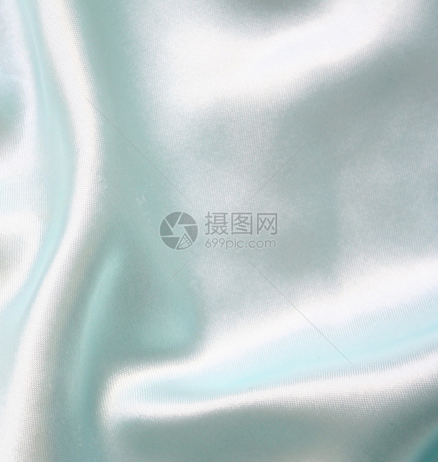 平滑优雅的蓝色丝绸作为背景纺织品曲线折痕银色布料版税感性海浪织物材料图片