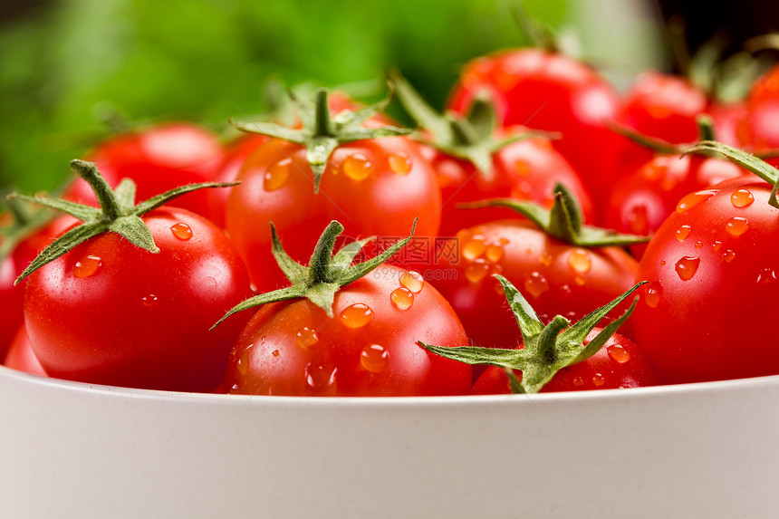 白碗里的番茄香菜宏观有机食品食物西红柿蔬菜白色沙拉活力红色图片