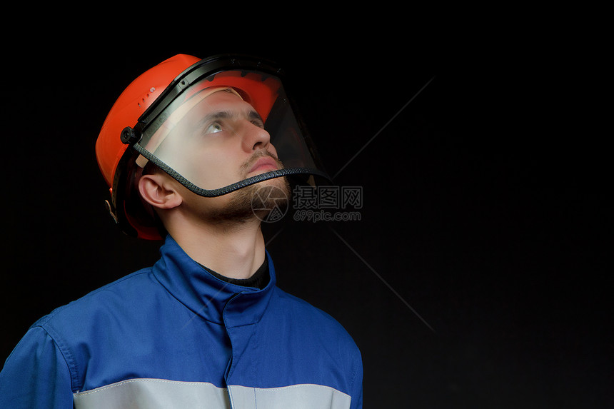 身穿制服和头盔的工人工作服红色服务帽子腰带工程师班级男人安全技术员图片