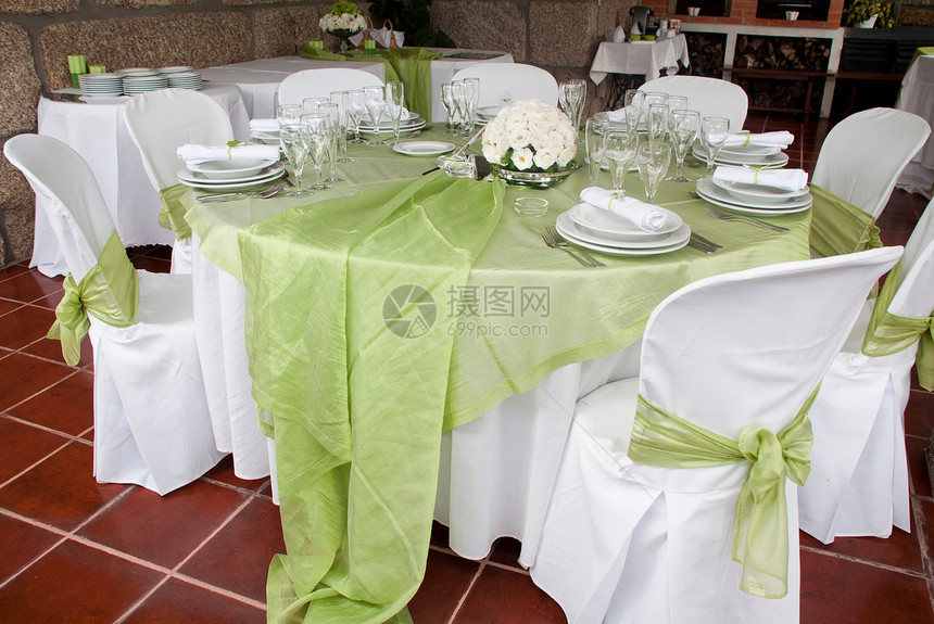 婚礼桌餐厅花束服务帐篷奢华椅子桌布花朵银器婚姻图片