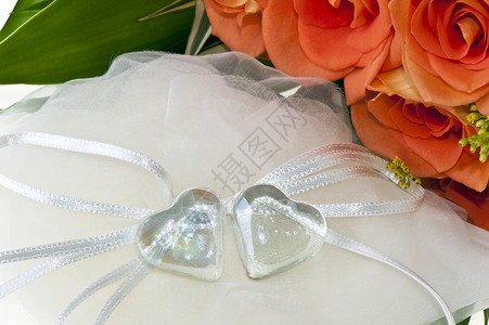 水晶的心和橙色的玫瑰玻璃异国情人黑色粉色白色橙子紫色情调婚礼背景图片